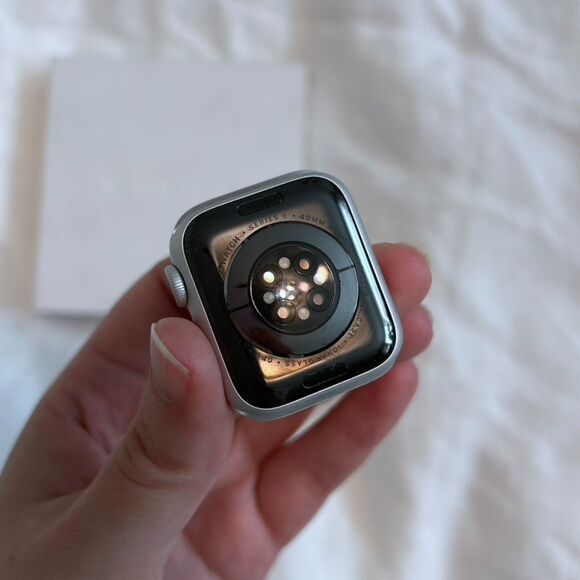 Apple Watch Series 6 40mm GPS + Cellular - Picture 4 of 7